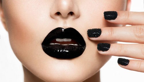 Black lips, face gems and scalp skincare: Beauty is going bold in 2022!