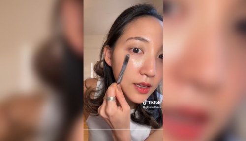 Why is spatula the latest must-have for applying foundation?